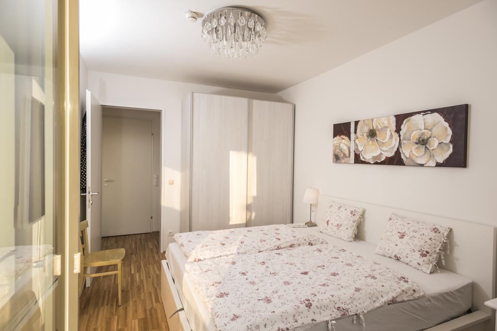 Sky View Apartment Wina Bagian luar foto