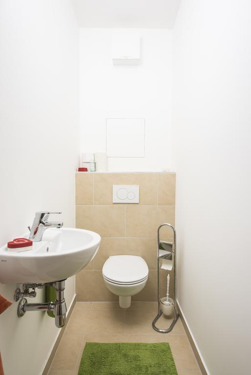 Sky View Apartment Wina Bagian luar foto