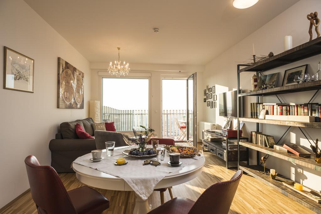 Sky View Apartment Wina Bagian luar foto