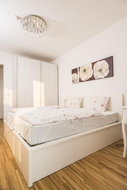Sky View Apartment Wina Bagian luar foto