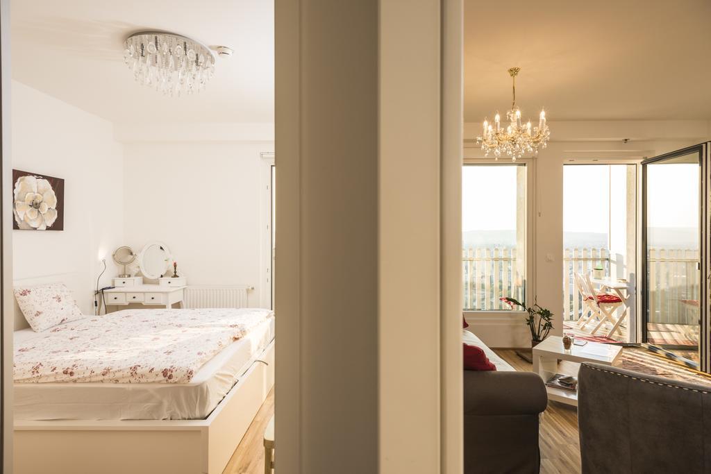 Sky View Apartment Wina Bagian luar foto