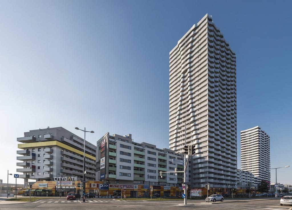 Sky View Apartment Wina Bagian luar foto