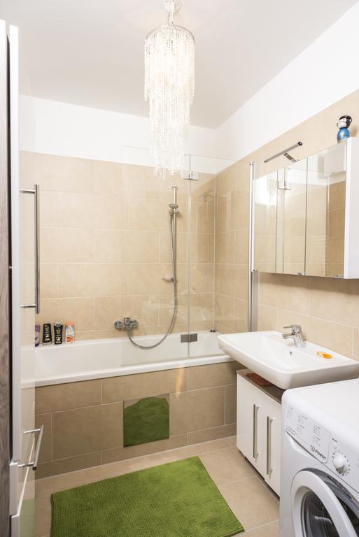 Sky View Apartment Wina Bagian luar foto